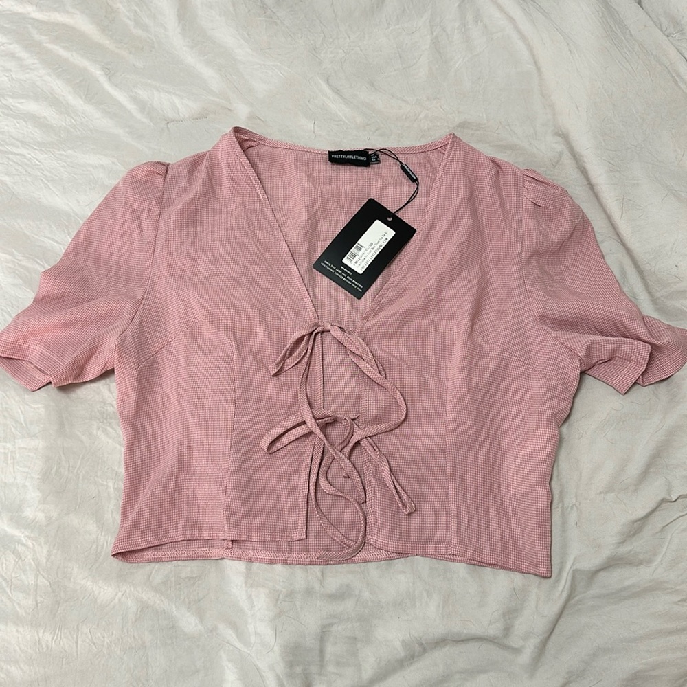 PrettyLittleThing. Pink Gingham Tie Front Short Sleeve Crop Top